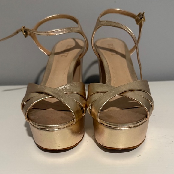 Schultz Gold Keefa Sandal, size 7 - Picture 4 of 6